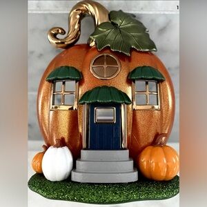 Bath & Body Works Pumpkin Cottage House   Wallflower Plug lite NWT